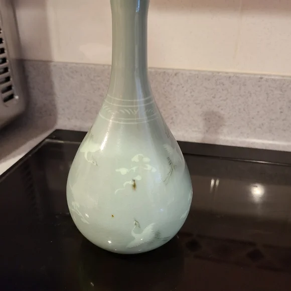 Antique Celadon Korean "Thousand Cranes" 6 1/4" Vase Signed - Picture 5 of 11